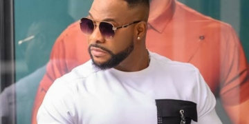Nollywood Actor Bolanle Ninalowo Gives Out Cash To Struggling Followers
