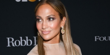 Jennifer Lopez Once “Cut Up” Her Clothes As A Kid To Be Like Madonna 4 Jennifer Lopez Once “Cut Up” Her Clothes As A Kid To Be Like Madonna