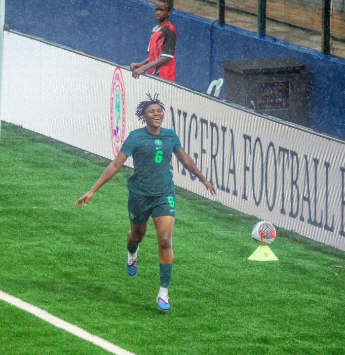 Friendly: Omewa Bags Brace As Clinical Super Falco