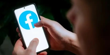 Users Logged Out As Facebook, Instagram Suffer Global Outage 2 Users Logged Out As Facebook, Instagram Suffer Global Outage