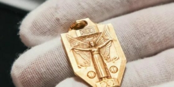 Pele's Historic 1958 World Cup Winner's Medal Set To Command £500,000 At UK Auction 2 Pele’s Historic 1958 World Cup Winner’s Medal Set To Command £500,000 At UK Auction