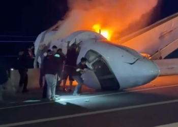 1 Dead, 5 Injured As Business Jet Crashes On Texas Highway