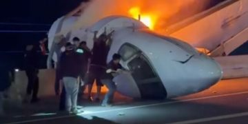 1 Dead, 5 Injured As Business Jet Crashes On Texas Highway 2 1 Dead, 5 Injured As Business Jet Crashes On Texas Highway