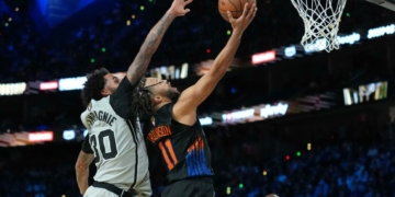 Knicks Come From Behind To Edge Spurs In NBA Finals Opener