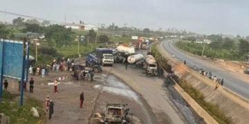 Six Die, 8 Rescued As Tanker Crash Causes Fire, Gridlock On Lagos–Ibadan Expressway