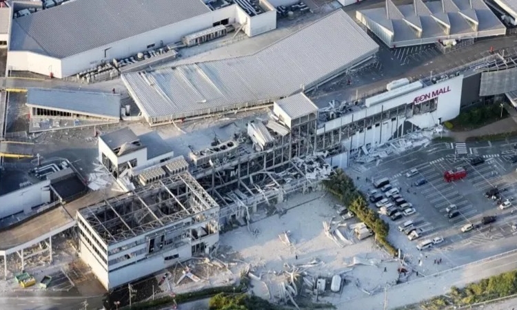 An aerial view shows the damaged Aeon Mall shopping centre after an explosion which occured after an earthquake with a preliminary magnitude of 7.1 struck Japan's southern Kumamoto prefecture, on Tuesday. Kyodo/Reuters