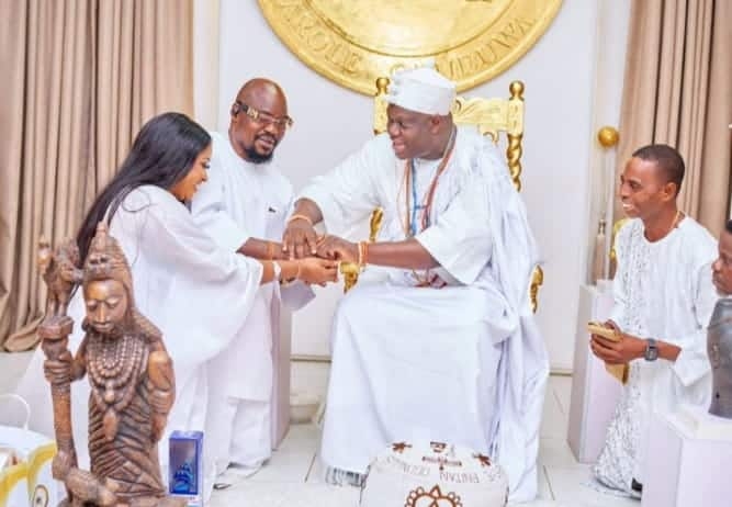 Drama As Ooni’s Palace Denies Baba Ijesha’s Chieftaincy Title Claims 1 Baba Ijesha and wife visit Ooni of Ife