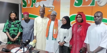 SDP Chairman Gets Arewa Student Award, Task Youths On Integrity