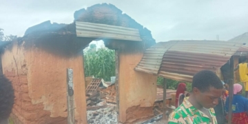 BREAKING: Bandits Kill 30 In Fresh Kaduna Attack, Burn Houses, Shops 2 BREAKING: Bandits Kill 30 In Fresh Kaduna Attack, Burn Houses, Shops
