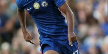 Manchester United Target Chelsea Midfielder Santos Amid Midfield Crisis
