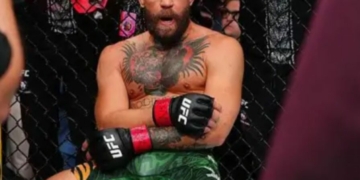 McGregor's UFC Return Ends In 69-Second Injury Heartbreak 3 McGregor’s UFC Return Ends In 69-Second Injury Heartbreak