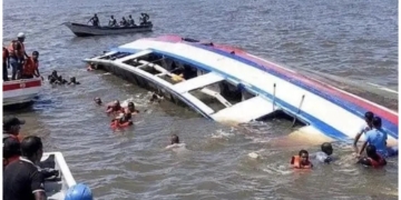 20 Feared Dead As Boat Capsizes On Nigeria-Cameroon Waterway 4 20 Feared Dead As Boat Capsizes On Nigeria-Cameroon Waterway
