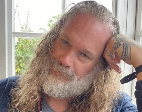 Kardashian Family Mourns Longtime Bodyguard Mason Haynes, Dead At 52 1 Longtime Kardashian Bodyguard Mason Haynes Dies in Traffic Accident at 52
A GoFundMe launched to support Haynes’ family described him as a “giant in every sense of the word, with an even bigger heart”
