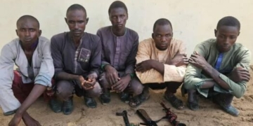 Troops Arrest 5 Suspected Kidnappers, Recover Arms In Yobe 2 Troops Arrest 5 Suspected Kidnappers, Recover Arms In Yobe
