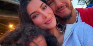 Lewis Hamilton Joins Kardashian Family Getaway, Fuels Romance With Kim 3 Lewis Hamilton Joins Kardashian Family Getaway, Fuels Romance With Kim