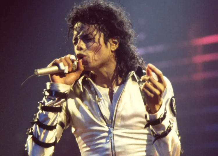 Michael Jackson Returns To No. 1 In UK, Dominates Multiple Music Charts 1 MJ