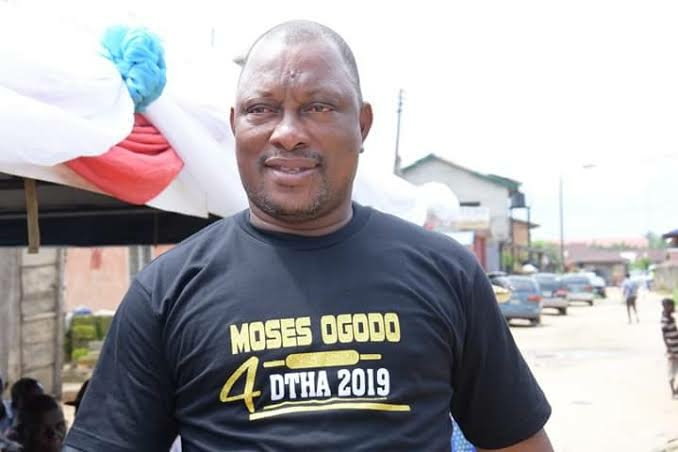 Oborevwori Stops Emotional Delta Commissioner From Kneeling During Swearing-In 1 MOSES OGODO