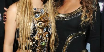 Fans Call For 'Beautiful Liar 2.0' As Beyoncé And Shakira Reunion Hype Grows 3 Fans Call For ‘Beautiful Liar 2.0’ As Beyoncé And Shakira Reunion Hype Grows