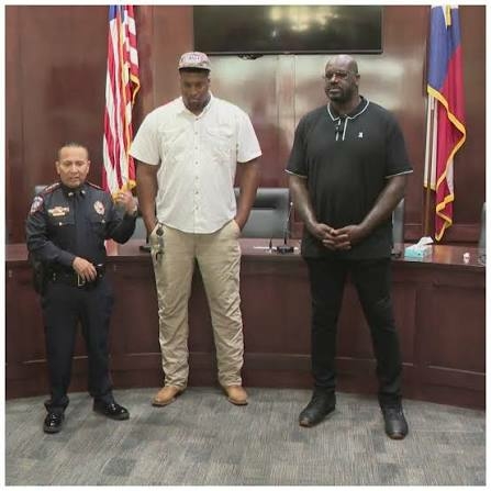 Shaquille O'Neal Helps 7-Foot-3 Aspiring Officer Achieve Lifelong Dream 1 Tall police