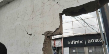 PICTORIAL: 18-Seater Bus Crashes Into Challenge Market Shop In Ilorin 2 PICTORIAL: 18-Seater Bus Crashes Into Challenge Market Shop In Ilorin