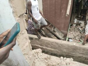 PICTORIAL: 18-Seater Bus Crashes Into Challenge Market Shop In Ilorin 2 challenge markwt accident 2