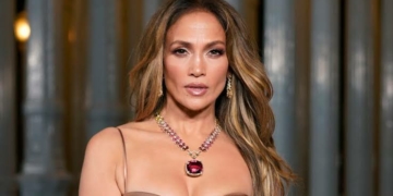 Making Bed, Washing Dishes Not Luxury, Makes Men Attractive - Jennifer Lopez 4 Making Bed, Washing Dishes Not Luxury, Makes Men Attractive - Jennifer Lopez