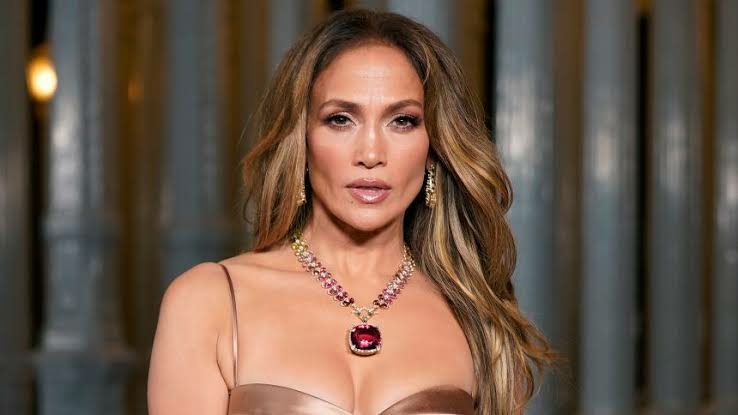 Making Bed, Washing Dishes Not Luxury, Makes Men Attractive - Jennifer Lopez 1 Making Bed, Washing Dishes Not Luxury, Makes Men Attractive - Jennifer Lopez