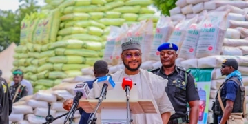 Gov Lawal Distributes 72,000 Free Bags Of Fertiliser To Zamfara Farmers 2 Gov Lawal Distributes 72,000 Free Bags Of Fertiliser To Zamfara Farmers