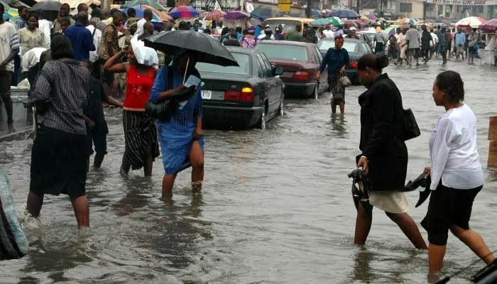Motorists Stranded As Heavy Rainfall Submerges Oyo Bridge 1 images 2026 07 12T145143.019