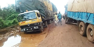 Bad Road, Ongoing Reconstruction Responsible For Gridlock On Ota-Atan-Idiroko Expressway - Motorists Raise Alarm 2 Bad Road, Ongoing Reconstruction Responsible For Gridlock On Ota-Atan-Idiroko Expressway – Motorists Raise Alarm