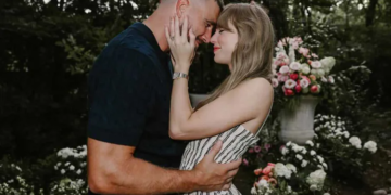 Taylor Swift And Travis Kelce Say ‘I Do’ In Star-Studded New York Wedding 4 Taylor Swift And Travis Kelce Say ‘I Do’ In Star-Studded New York Wedding