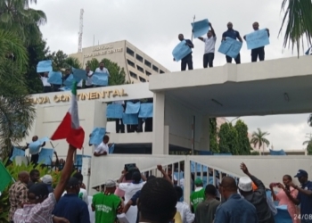 JUST-IN: TUC Pickets Abuja Continental Hotel Over Alleged Anti-Union Stance
