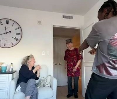 Caregiver Dresses 91-Year-Old Patient In Traditional Nigerian Outfit, Capturing Hearts Online 1 Nigeria 1