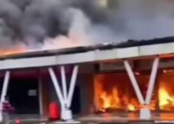 Fire Guts Part Of SPAR Shopping Complex In Calabar