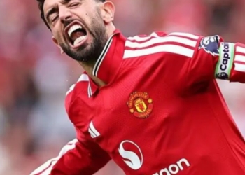 Fernandes Hat-Trick Lifts Manchester United To 5-2 Comeback Win Over Ipswich