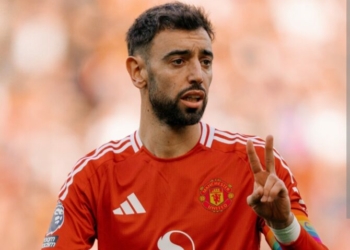 Fernandes Rejects 2nd Mega-Money Saudi Offer To  Stay At Manchester United