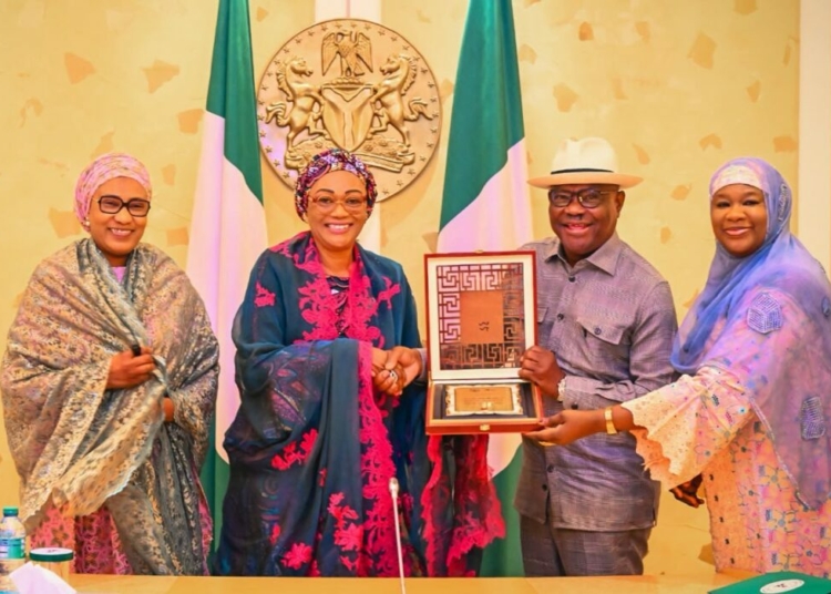 Remi Tinubu Laments States' Failure To Compete For ₦50m Green Prize, Hails Wike 1 Remi Tinubu Laments States' Failure To Compete For ₦50m Green Prize, Commends Wike For Abuja City Gate Transformation