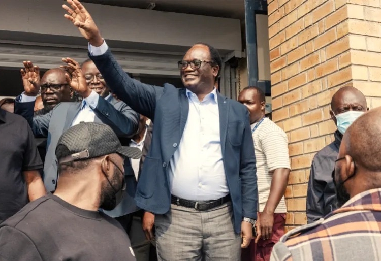 Presidential candidate Brian Muntayalwa Mundubile waves at supporters in Lusaka, Zambia [AFP]