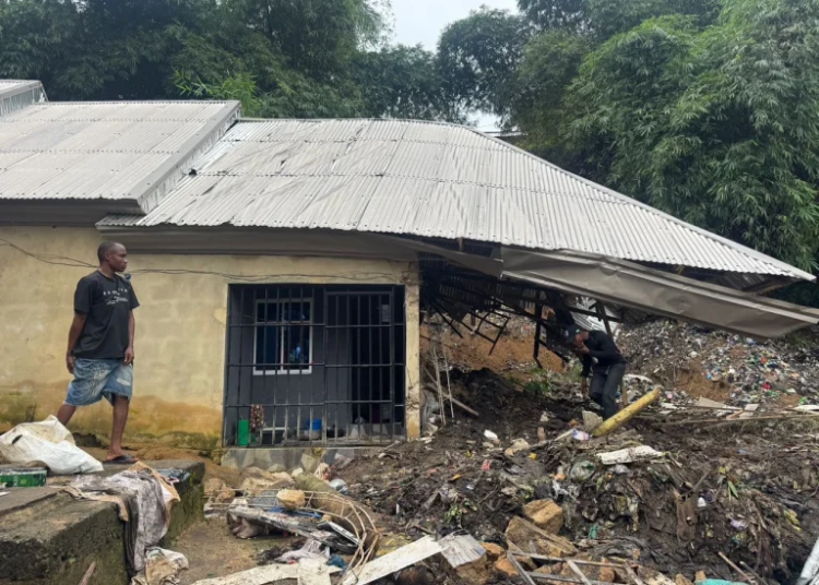 2 Killed As Refuse Dump Collapses On Building In Calabar 1 collapsed building