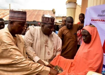 Senator Yari Donates N163m, 837 Bags of Food to Banditry Victims in Zamfara West
