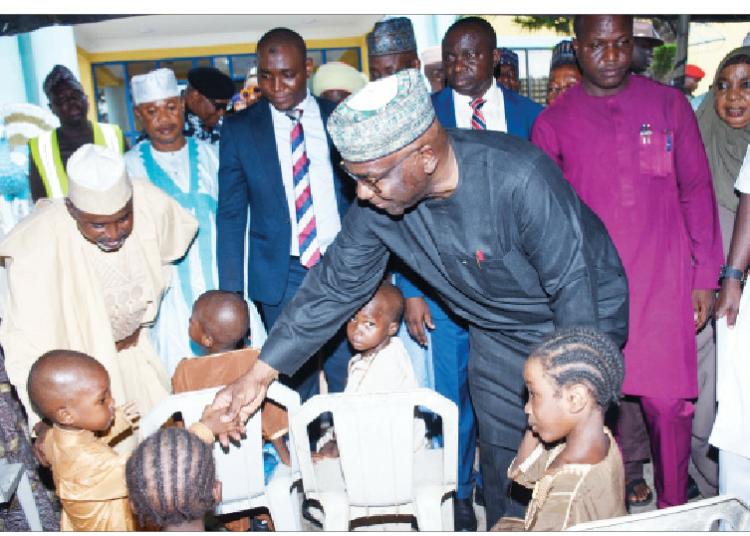 Woro Abductees: Some Victims Died, Buried In Captivity – Kwara Lawmaker 1 Kwara State governor, AbdulRahman AbdulRazaq shaking hands with one of the rescued Woro kidnap victim in Ilorin yesterday. PHOTO BY ABDULLAHI OLESIN