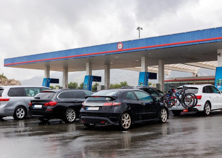 multiple cars queue waiting refuel gas station overcast cloudy sky background n rainy day overcrowded fuel highway european 325676980