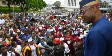 Makinde Resumes Amidst Workers’ Rousing Welcome