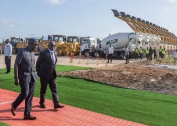 President Dangite Group, Aliko Dangote and Kenyan President William Ruto at the historic groundbreaking ceremony of the Dangote East Africa Petroleum Refinery and Petrochemicals SEZ in Mokowe, Lamu County. Facebook | Aliko Dangote