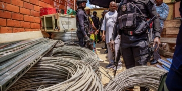 ₦350m Cable Heist: NSCDC Nabs 13 Suspects, Recovers AK-47, Cars 2 ₦350m Cable Heist: NSCDC Nabs 13 Suspects, Recovers AK-47, Cars