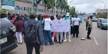 Market Women, Others Protest At Finance Ministry Over Nigeria’s Rising Debt