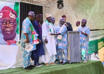 ‎Mass Defection Hits Ondo PDP As Ex-Gov Aspirant, Others Join APC  ‎