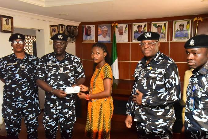 Police Honour Fallen Officers, Present N89.2m To Families In Lagos Image