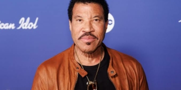 Lionel Richie Hospitalised For Third Time Over Heart Issue, Cancels Shows 2 Lionel Richie Hospitalised For Third Time Over Heart Issue, Cancels Shows