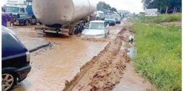 Residents Decry Potholes, Weeds At Benin City Centre